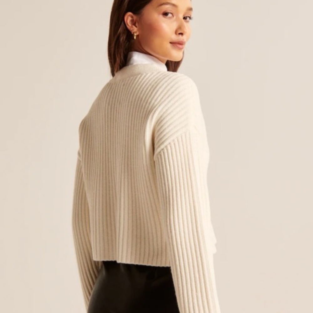 Abercrombie & Fitch Cream Ribbed Button-Up Women's Sweater - Picture 3 of 9